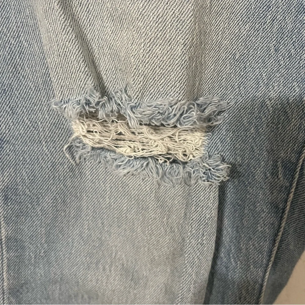Madewell High-Rise Slim Crop Boyjean in Dumas Wash: Ripped Edition Size 29